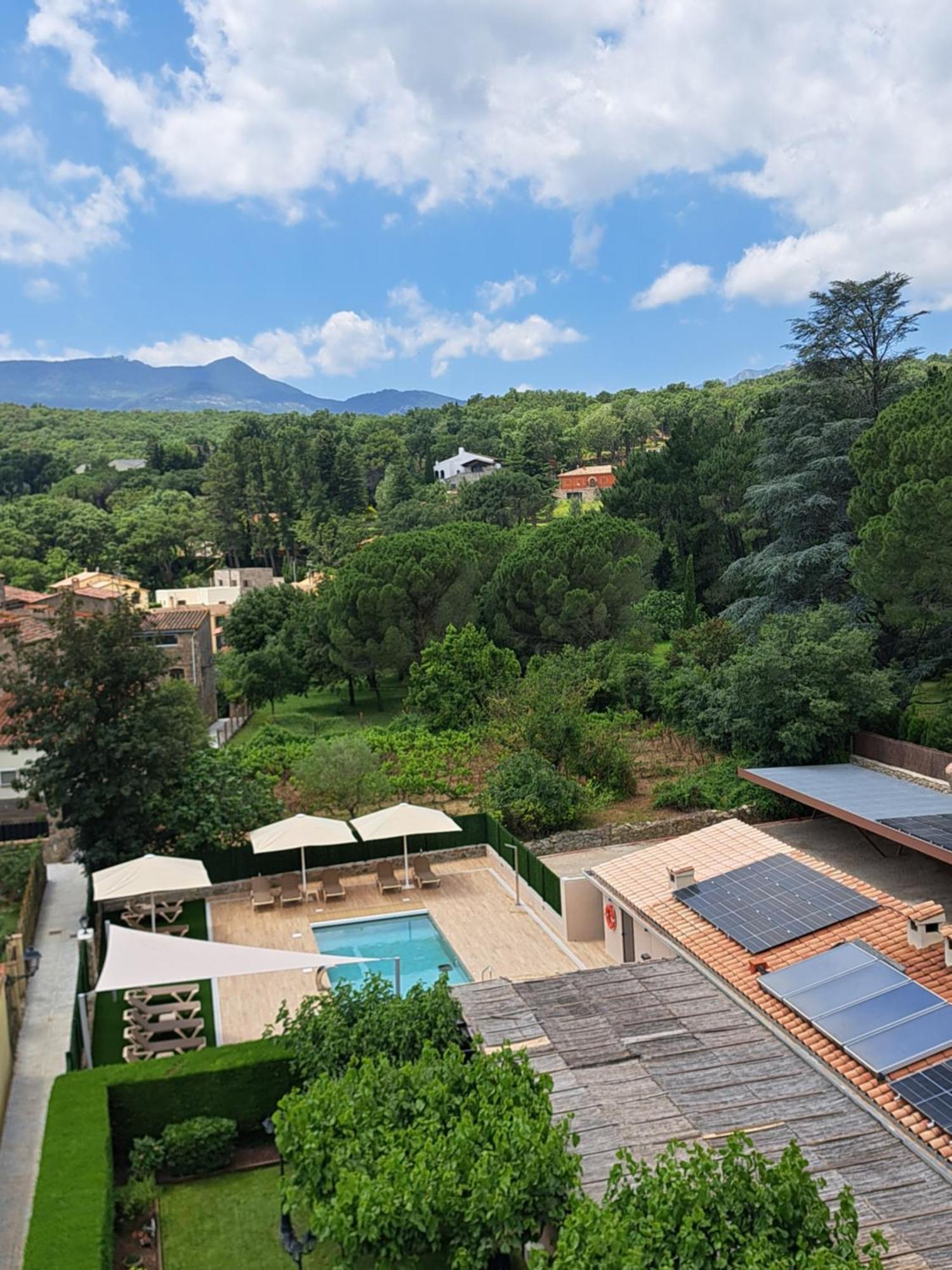 Hotel-Restaurante La Quadra Maçanet de Cabrenys Esterno foto